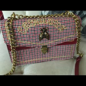Super cute purse with Bee!!! New without tags